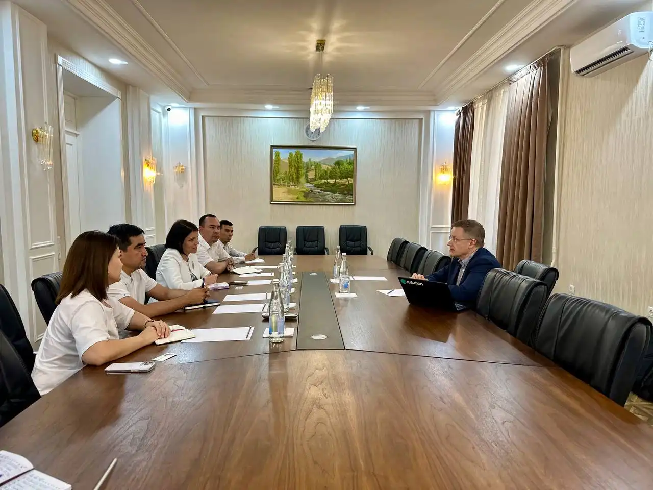 “Eduten” kompaniyasi vakili bilan uchrashuv bo‘lib o‘tdi