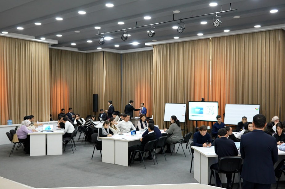 Pedagoglarning raqamli kompetensiyalari va mediasavodxonlik ko‘nikmalarini oshirishga doir raqamli resurslar muhokama qilindi