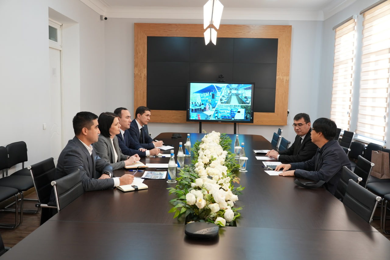 Ta’lim ishtirokchilarining sunʼiy intellekt, dasturlash va robototexnika bo‘yicha ko‘nikmalarini rivojlantirish masalalari muhokama qilindi